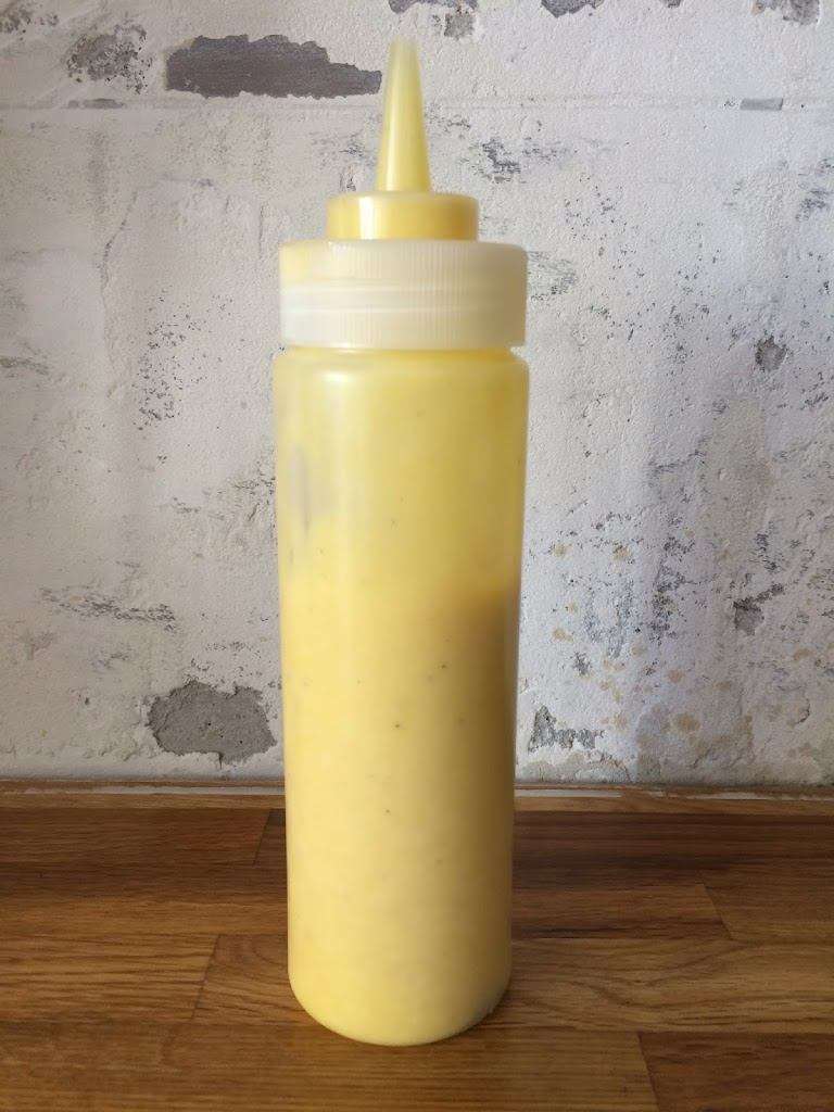 Rökig majonäs i såsflaska